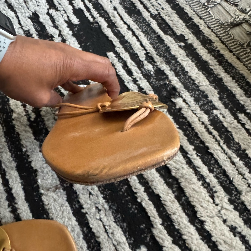Tory Burch Tan Leather Sandals with Gold Disc - Picture 4 of 4